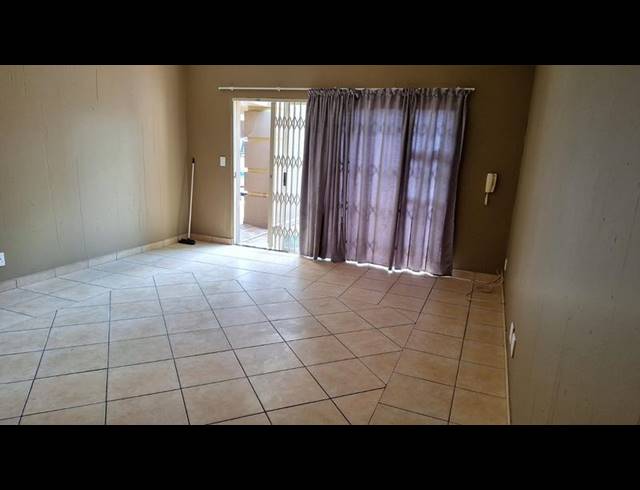 2 BEDROOM HOUSE FOR SALE IN VANDERBIJLPARK SE 2